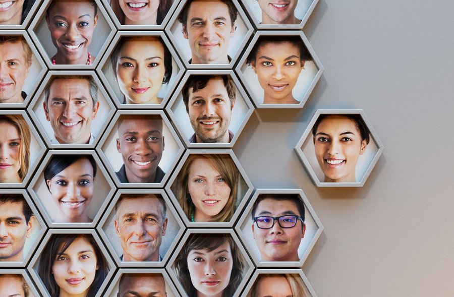 Papéis sociais: individualidade X essência