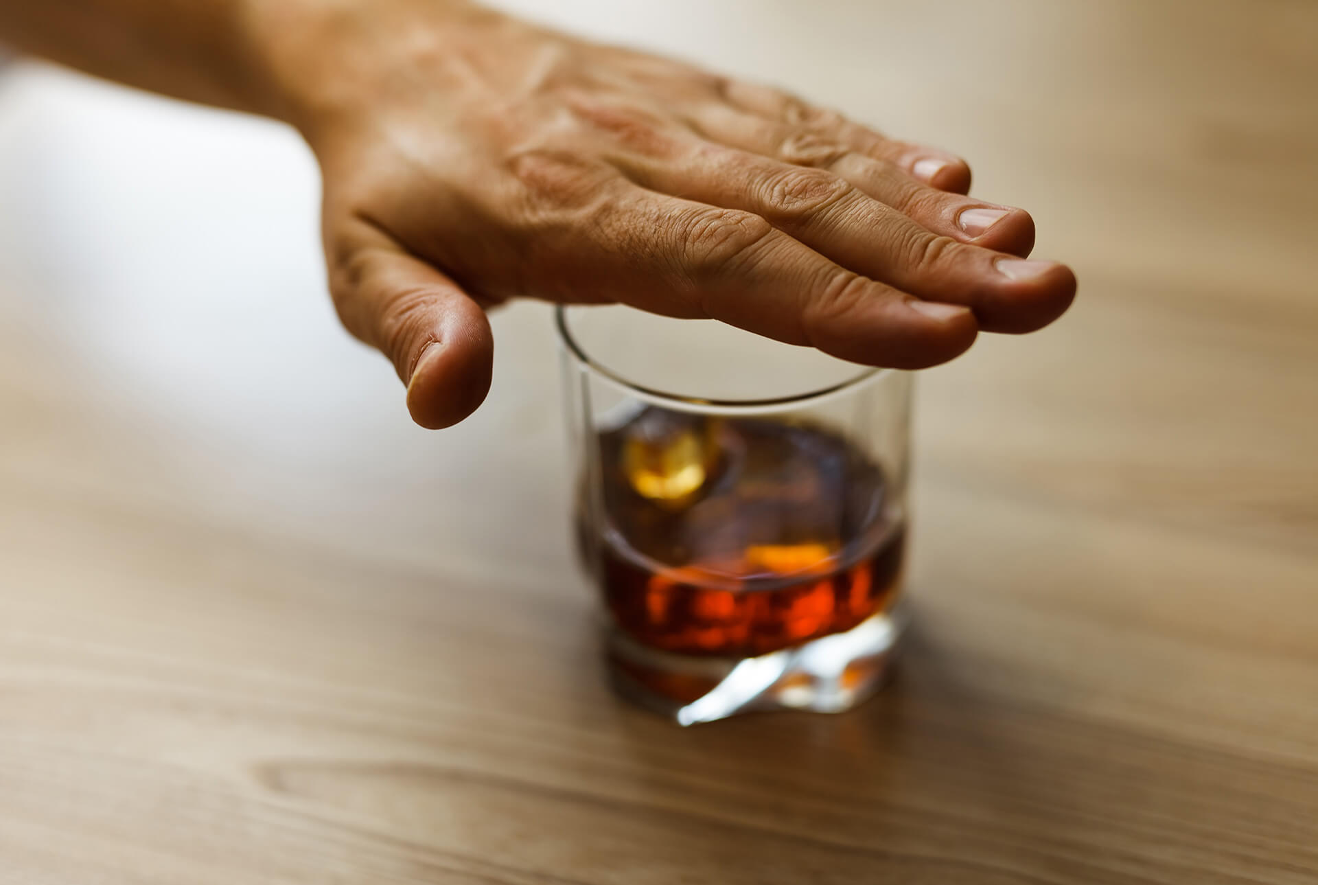 Entenda os impactos do consumo de bebidas alcoólicas em pacientes com hipertensão